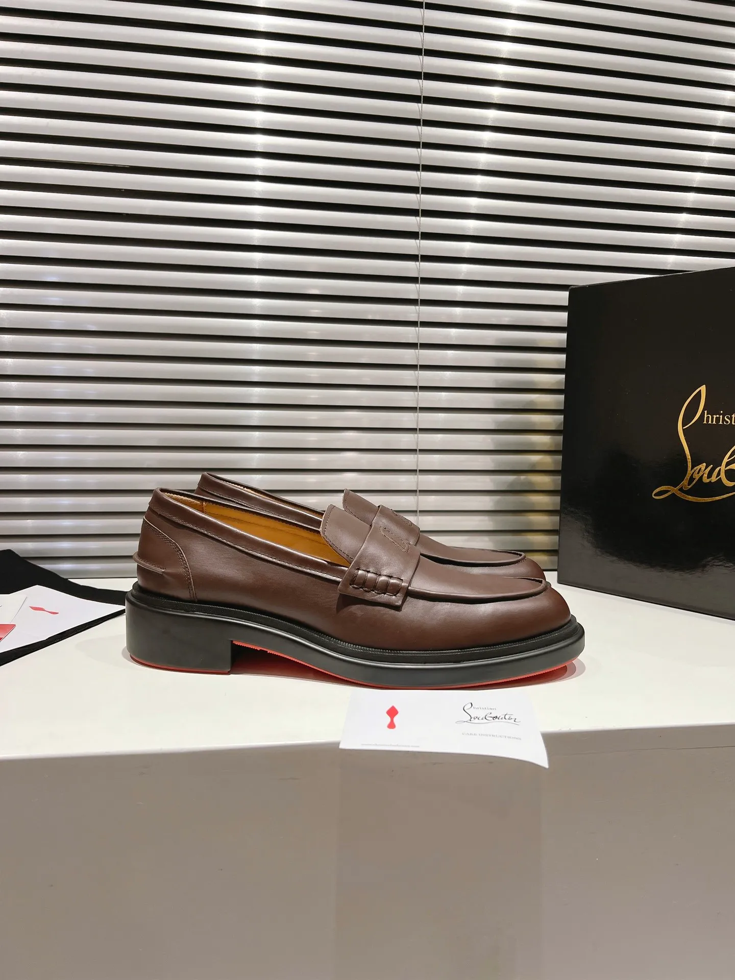 👟👟Ex-factory price 760👟👟 ╔Tire bottom Loaf🆑Black cowhide╗ ·Top version customization·2024𝐬𝐬 𝑪𝒉𝒓𝒊𝒔𝒕𝒊𝒂𝒏 𝑳𝒐𝒖𝒃𝒐𝒖𝒕𝒊𝒏 ▪️No matter the last shape, fabric, diamonds, nails, lining, outsole, they are as close as possible to ZP... ▪️The original sole is specially provided by the original factory ▪️The lining is imported water-dyed cowhide ▪️The private customization time is about 3-7 days —————— Size: Men's 39M-46M